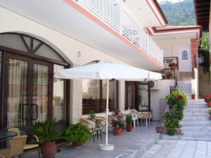 Δελφίνι Hotel