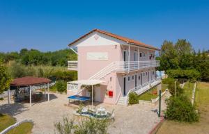 Eleni Studios & Apartments