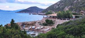 Πετροκάραβο Κώστας Δόσχορης