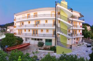 REMEZZO APARTMENTS