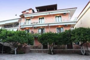 Akis House
